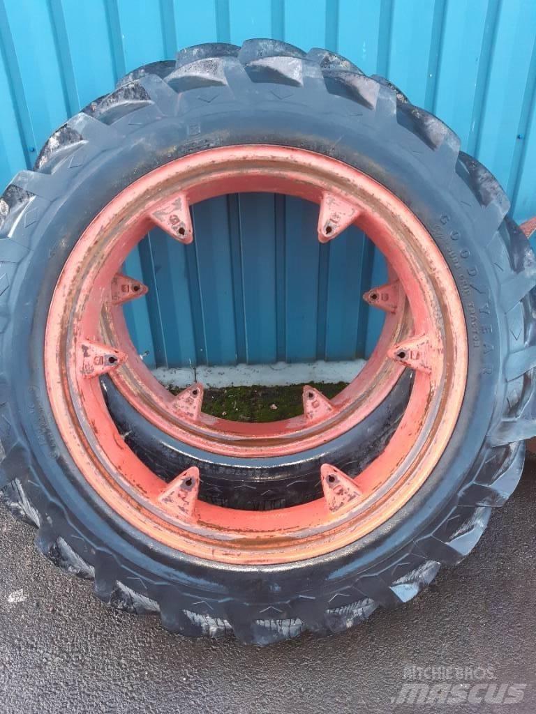 Goodyear 12.4-36 Opony, koła i felgi