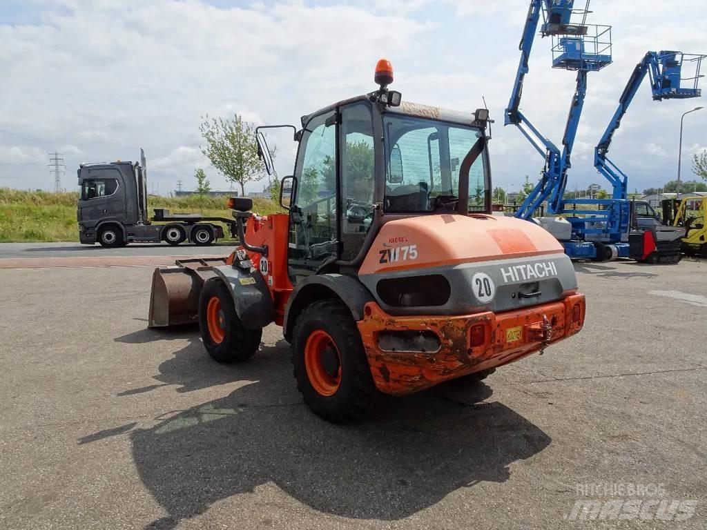 Hitachi ZW75 Maszyny budowlane - Inne