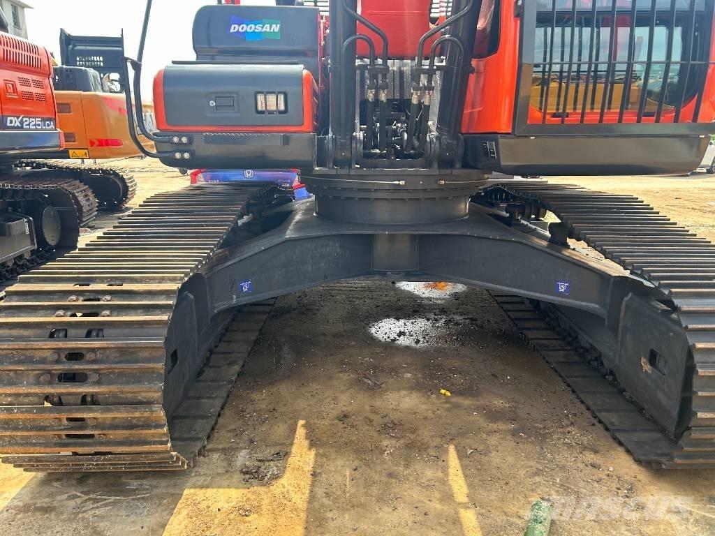 Doosan DX 225 LC Koparki gąsienicowe