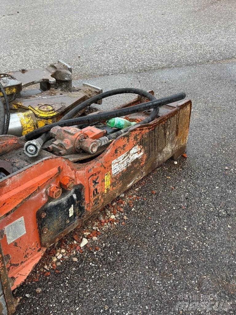 NPK Hammer Młoty hydrauliczne