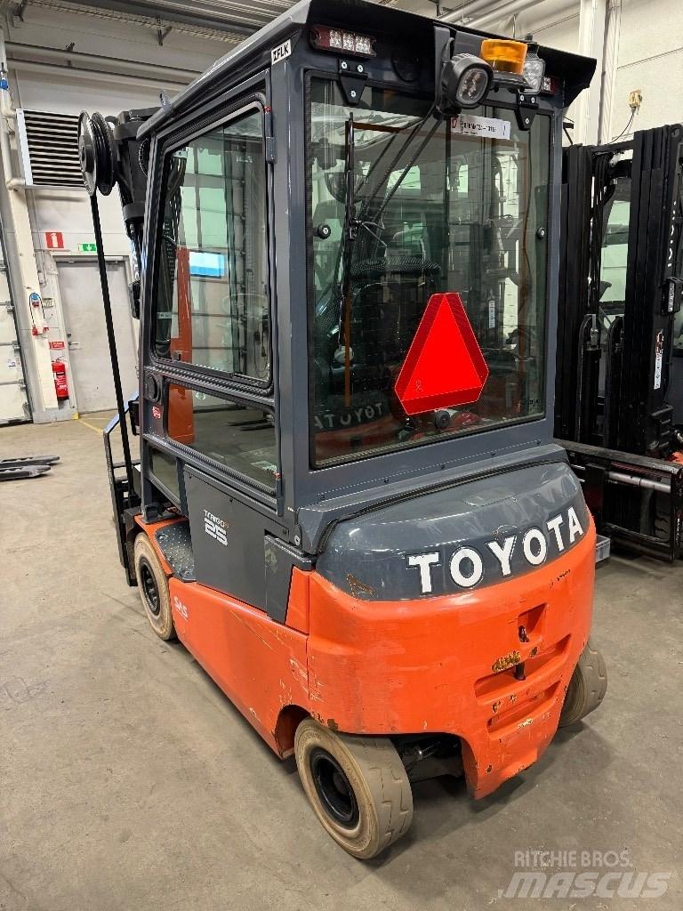 Toyota 8FBMKT25 Wózki elektryczne