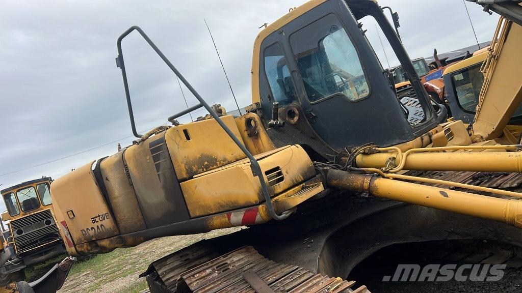 Komatsu PC 240 NLC Mosty, wały i osie