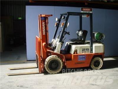 Nissan RJ02A25U Wózki widłowe inne