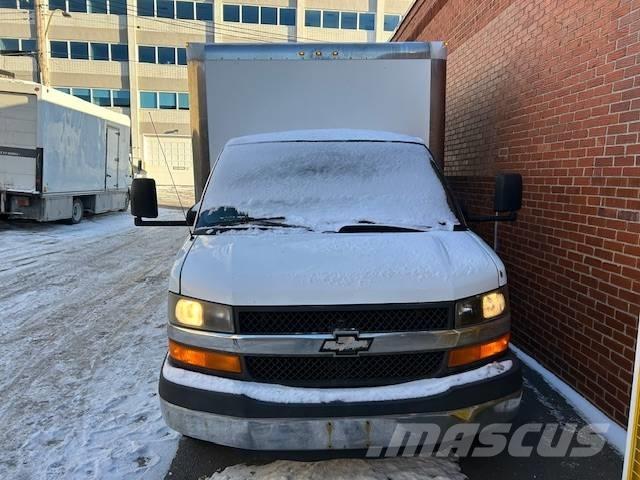 Chevrolet Express Samochody ciężarowe ze skrzynią zamkniętą