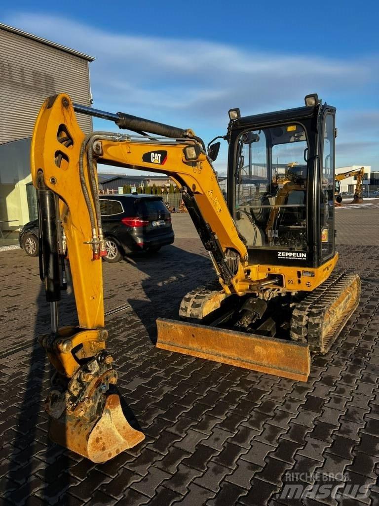 CAT 302.7 DCR Minikoparki