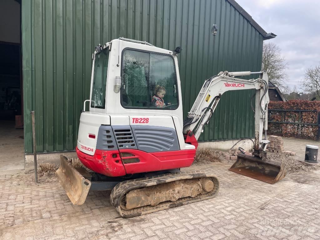Takeuchi TB 228 Minikoparki