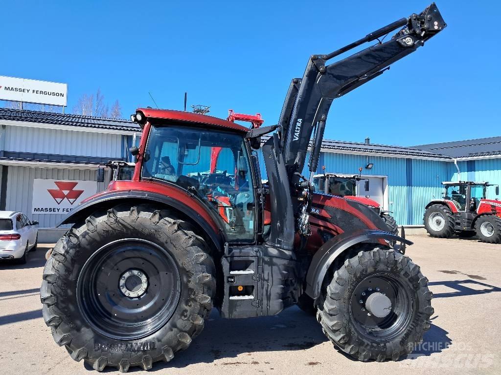 Valtra T215 Versu Ciągniki rolnicze