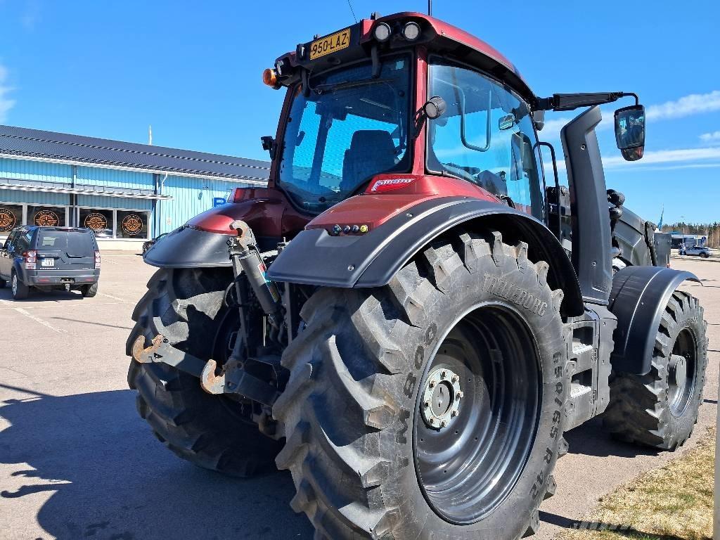 Valtra T215 Versu Ciągniki rolnicze