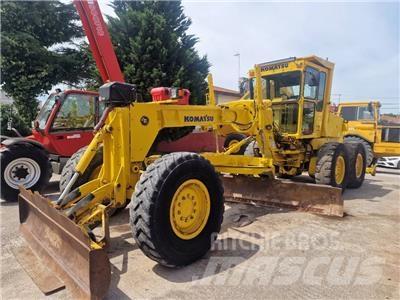 Komatsu GD 521 A-1 Równiarki