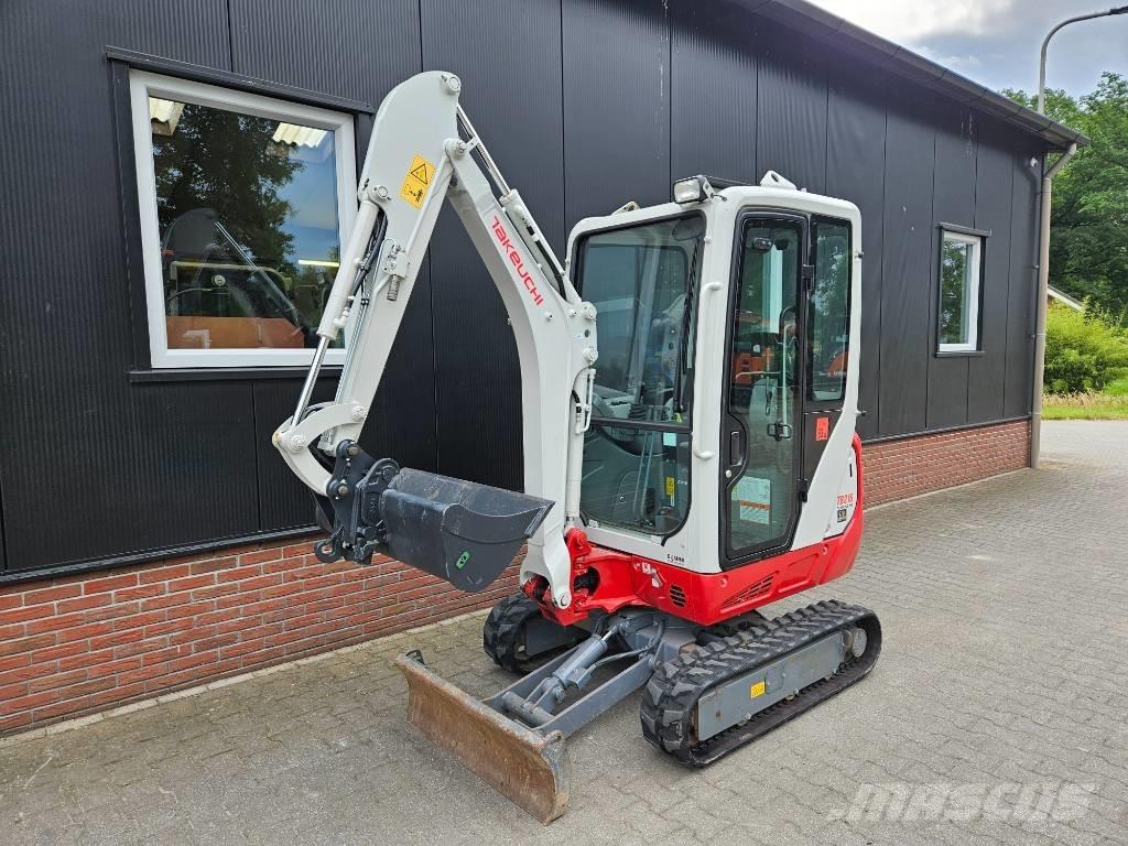 Takeuchi TB 216 Minikoparki