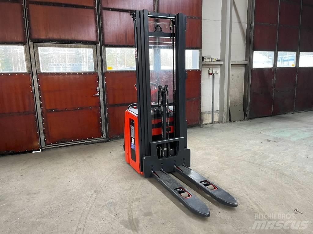 Linde L14AP Samojezdne maszyny do załadunku