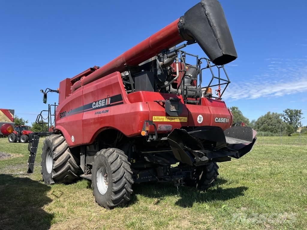 Case IH AF 8230 Kombajny zbożowe