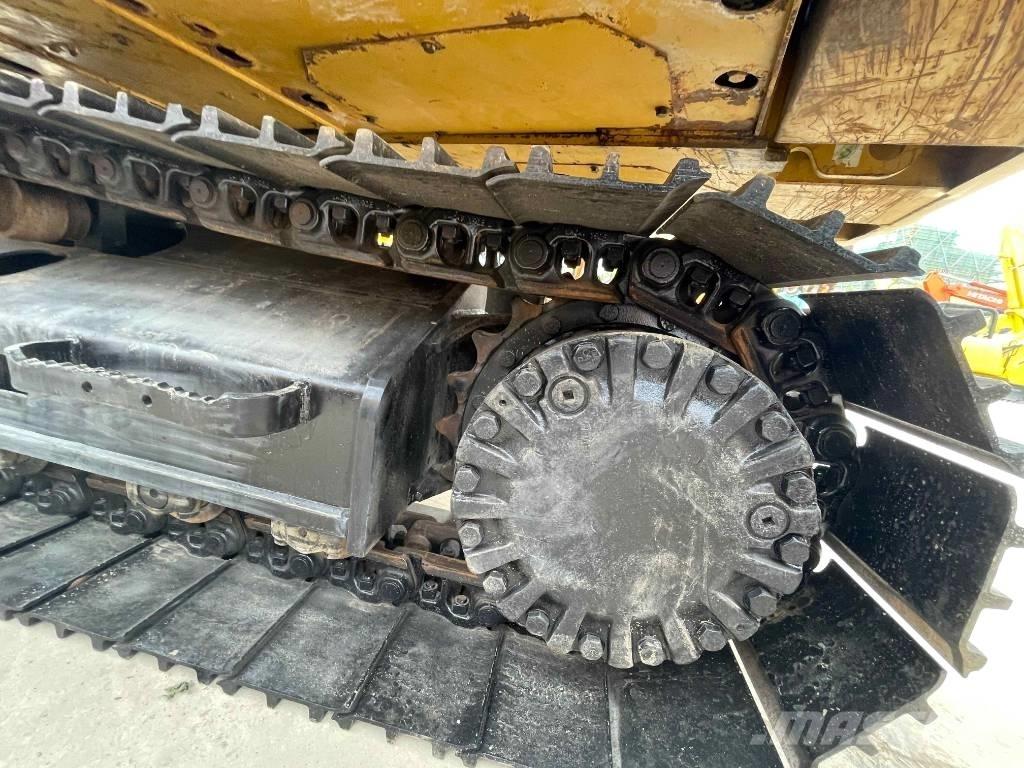 CAT 323 D Koparki gąsienicowe