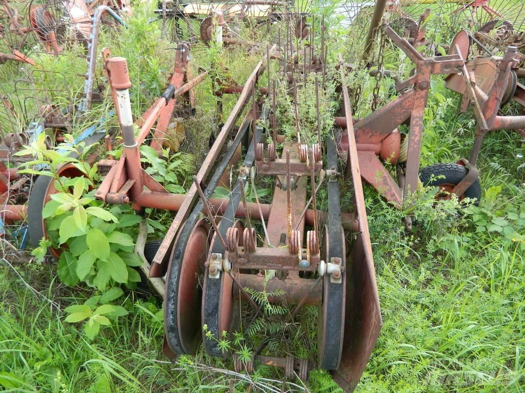 PZ 2400 Zgrabiarki i przetrząsacze