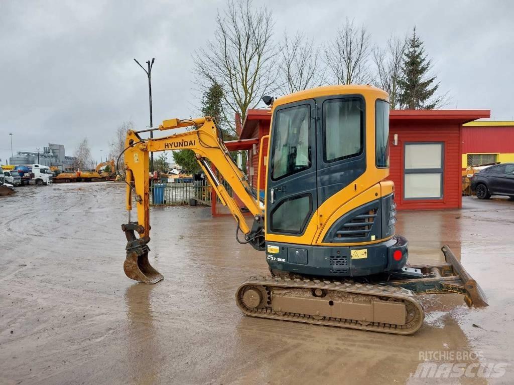 Hyundai R25Z-9AK Minikoparki