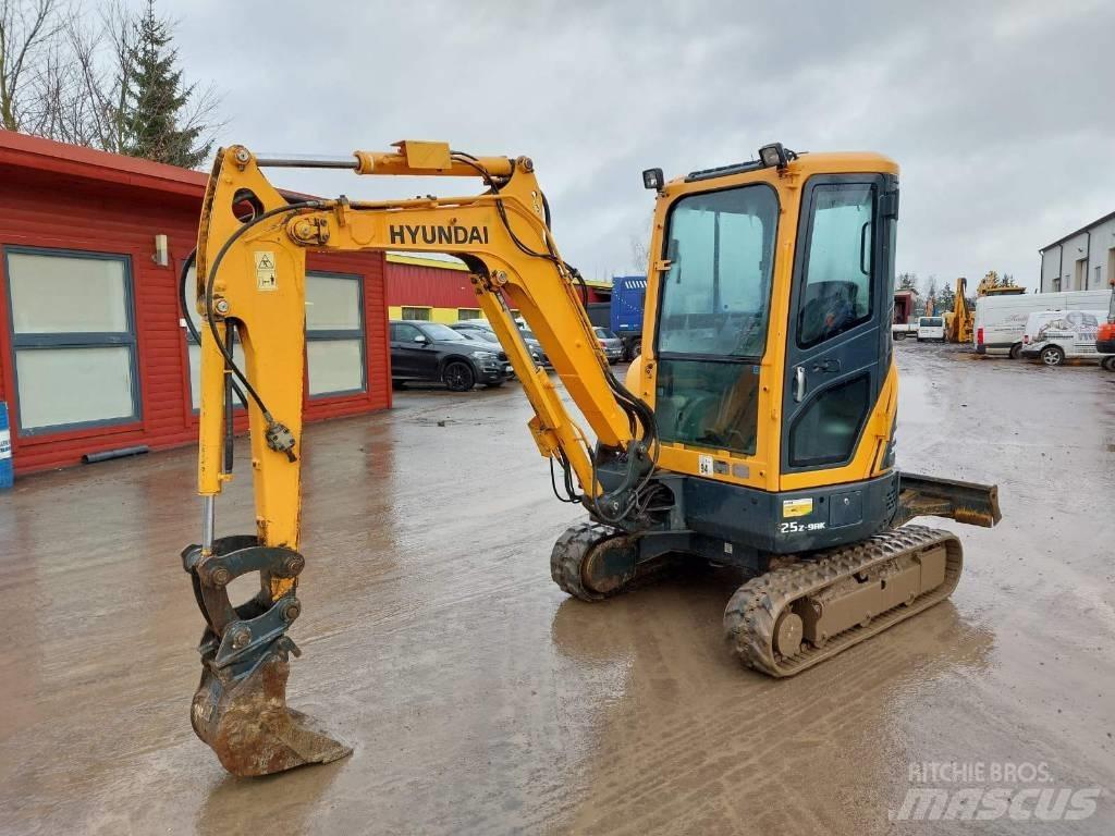 Hyundai R25Z-9AK Minikoparki