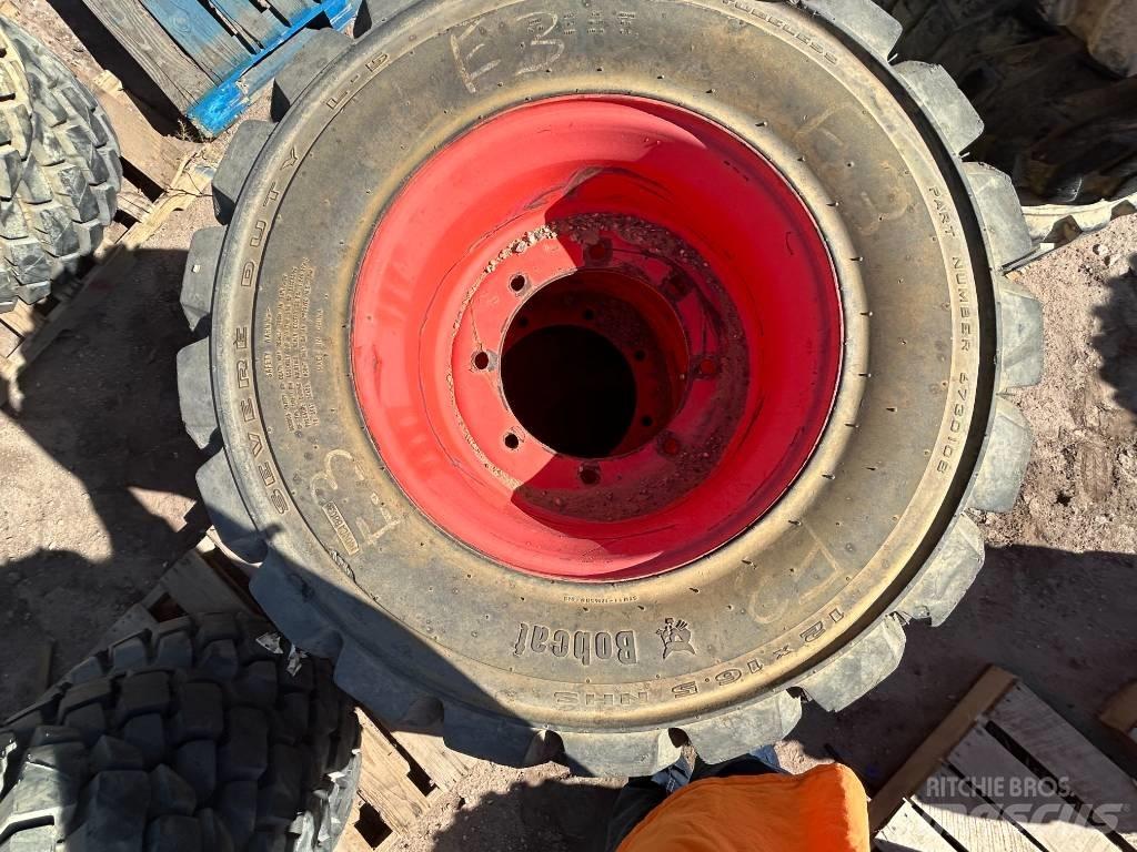 Bobcat 12x16.5 Tires Opony, koła i felgi