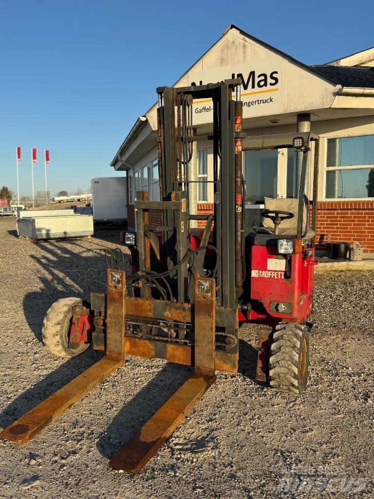 Moffett M4 25.3 Wózki Diesla