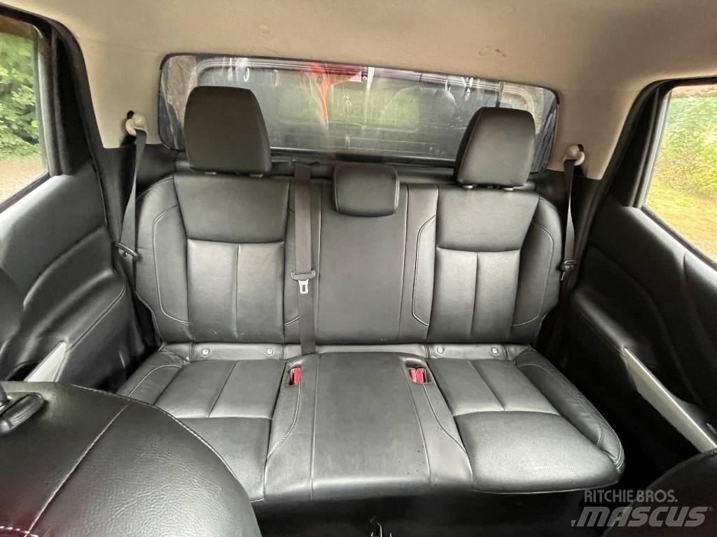 Nissan Navara Pick-upy / Pojazdy z otwieranymi burtami