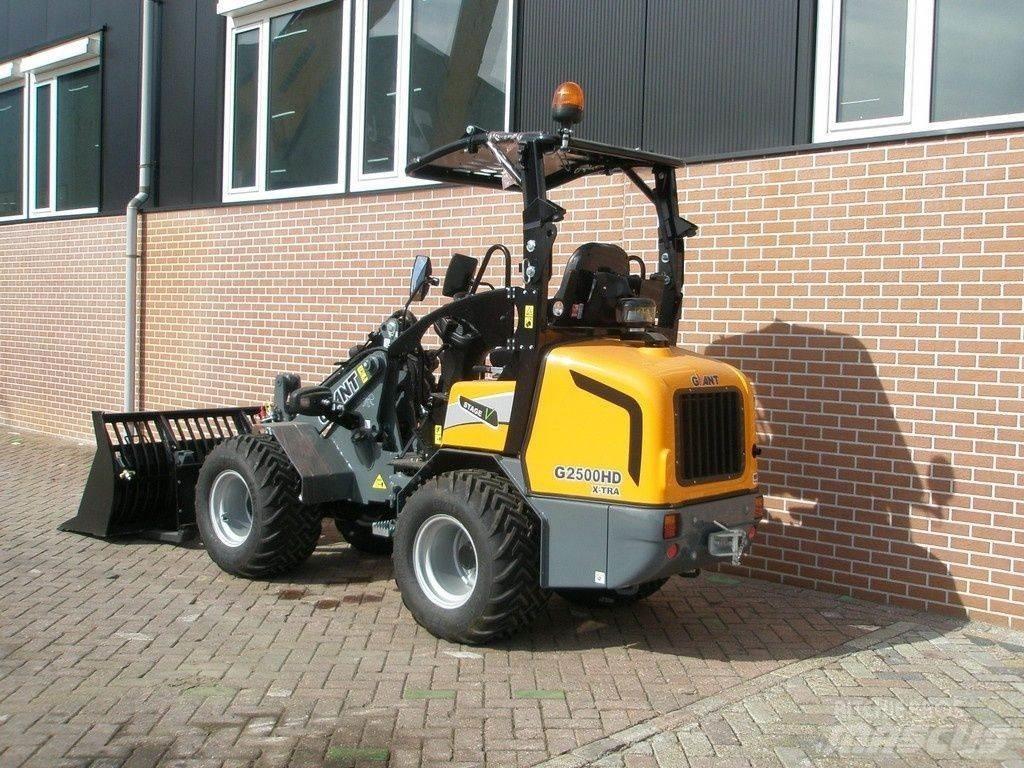 GiANT G2500 Miniładowarki