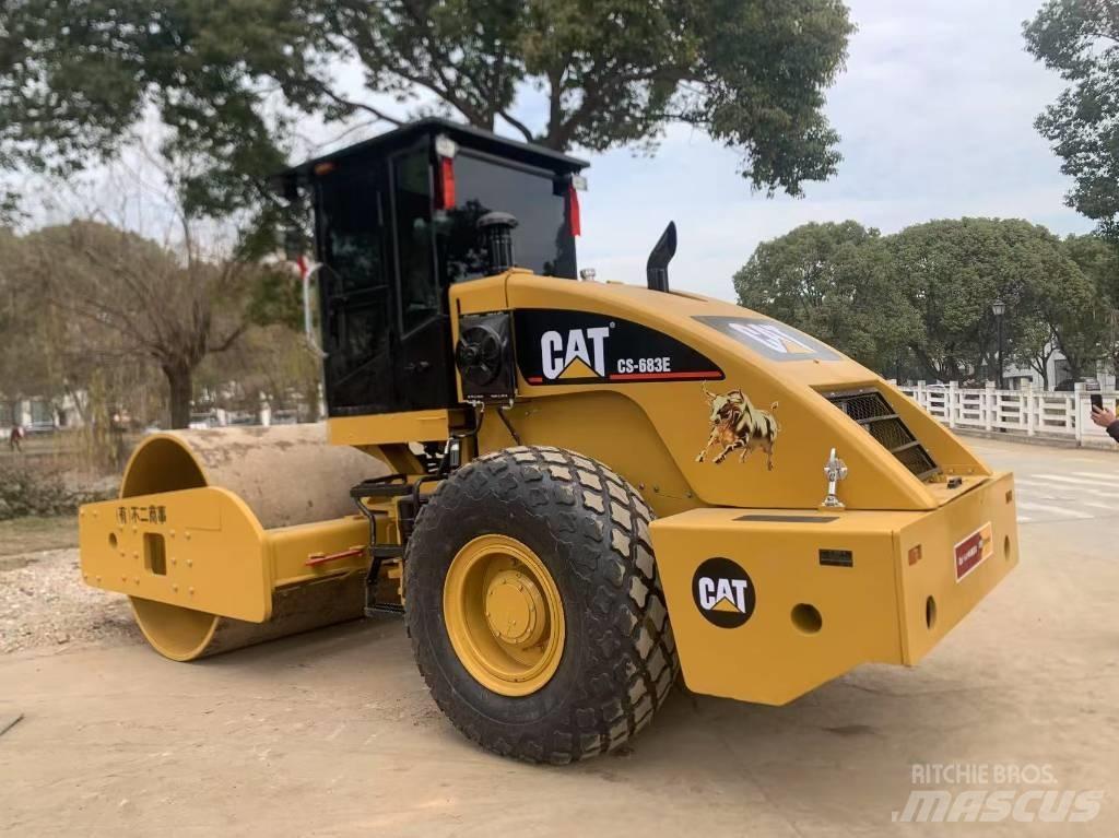 CAT CS 683 E Walce jednobębnowe