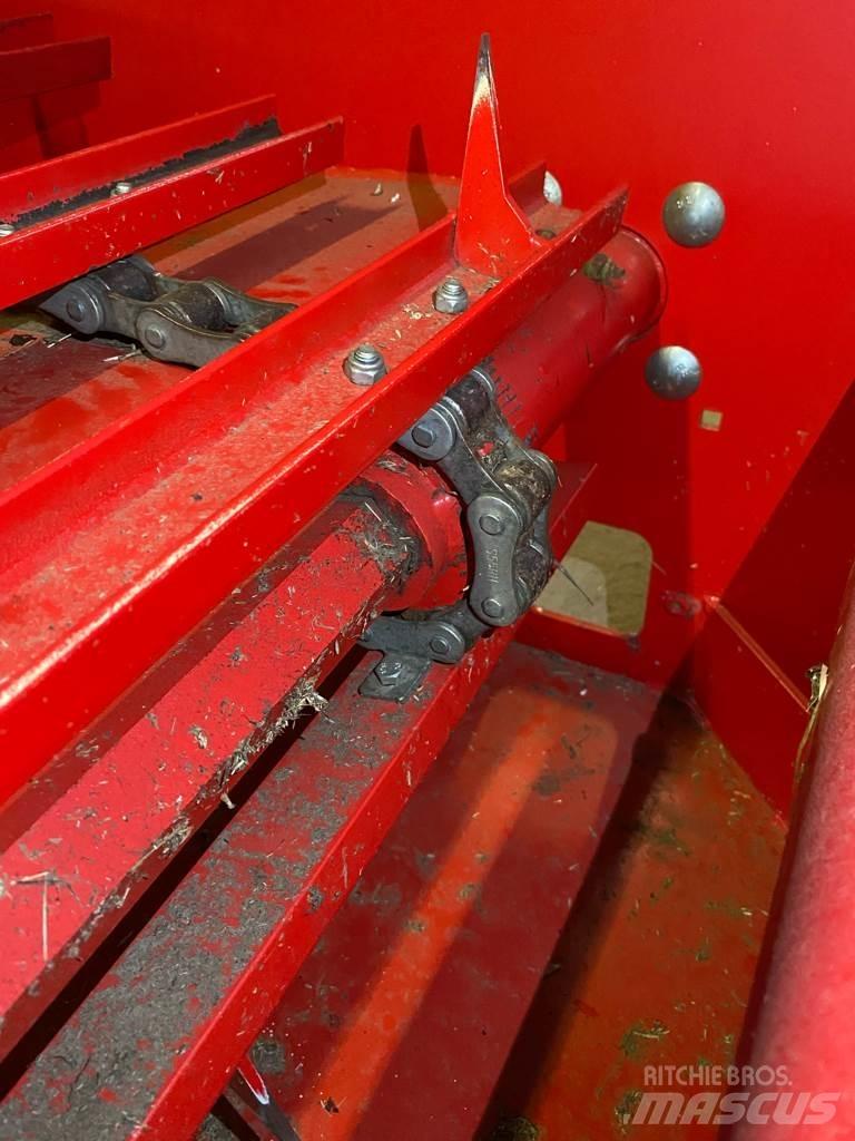 Silofarmer DB18 Rozdrabniacze, krajarki i odwijarki słomy