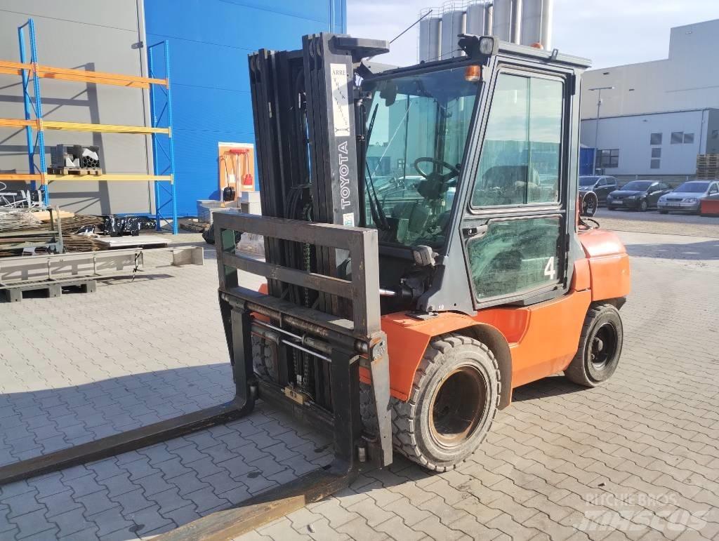 Toyota 02-8 FGJF 35 Wózki LPG