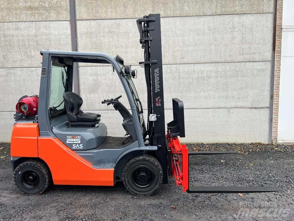 Toyota 02-8 FGF 25 Wózki LPG