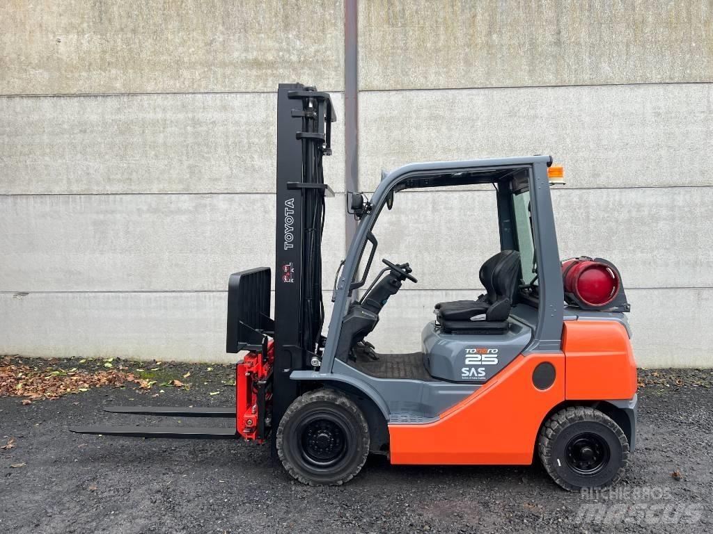 Toyota 02-8 FGF 25 Wózki LPG