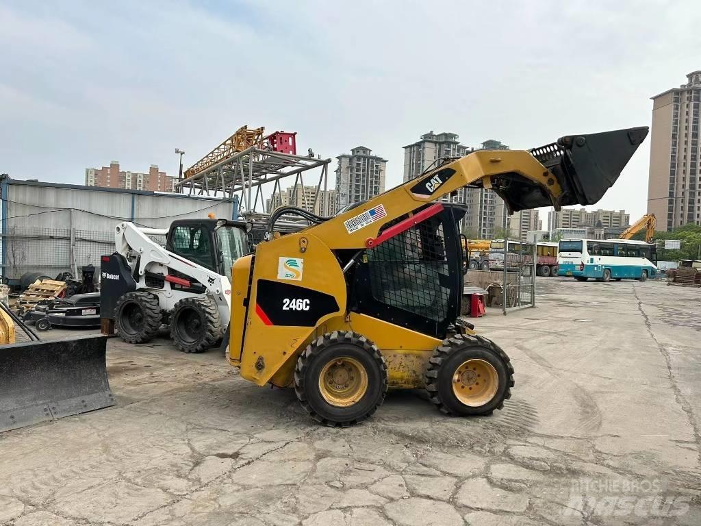 CAT 246 C Ładowarki burtowe