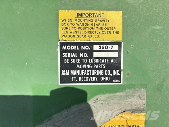 J&M 250-7 Przyczepy zbożowe