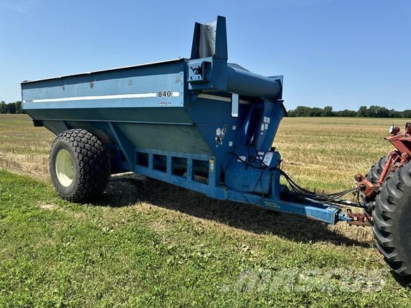 Kinze 840 Przyczepy zbożowe