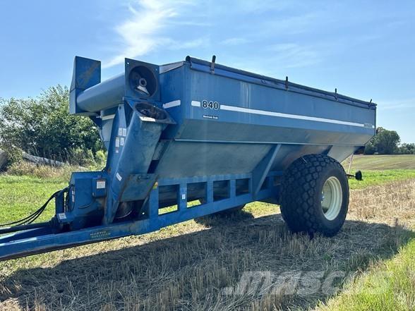 Kinze 840 Przyczepy zbożowe