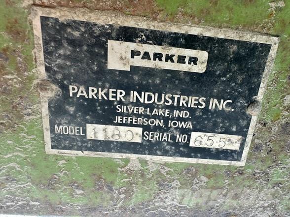 Parker 1180 Przyczepy zbożowe