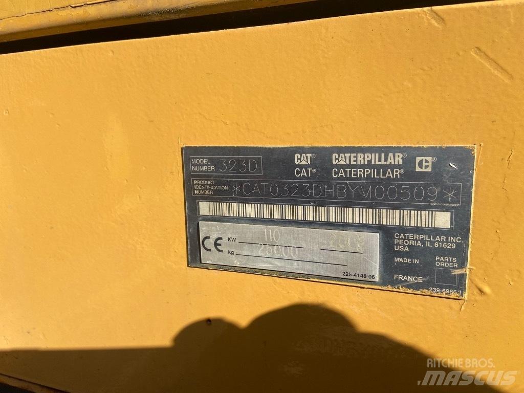 CAT 323 D Koparki gąsienicowe