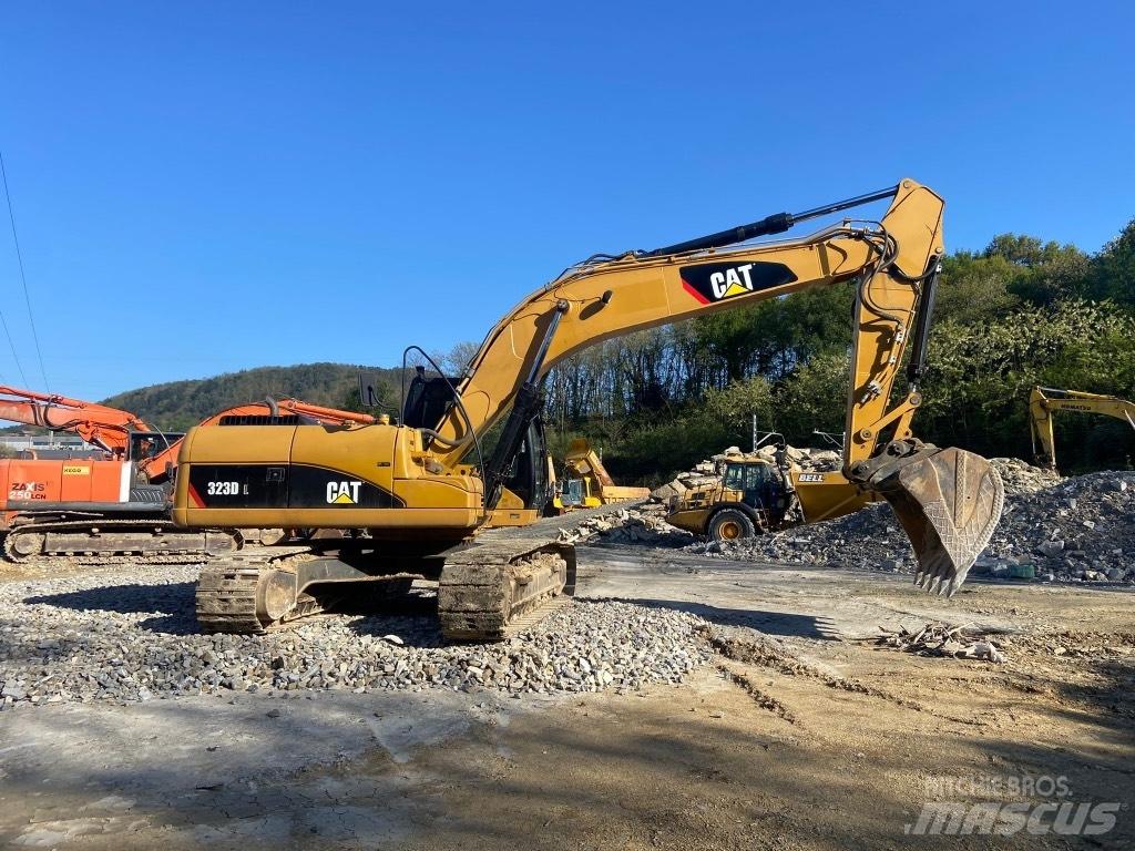 CAT 323 D Koparki gąsienicowe