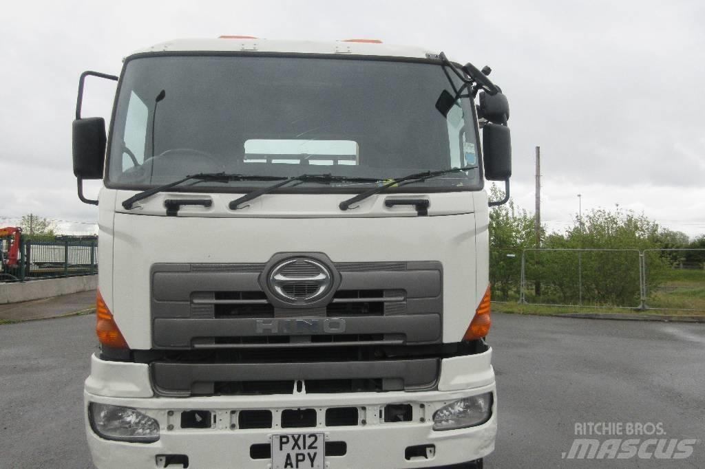 HINO 700 Bramowce