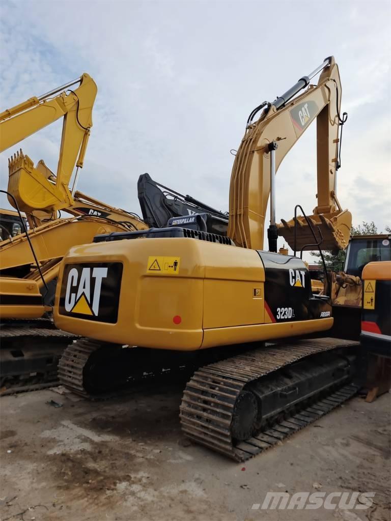 CAT 323 D Koparki gąsienicowe
