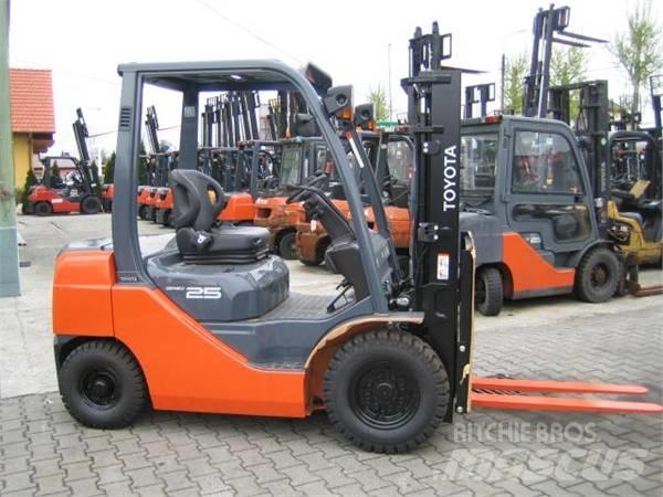 Toyota 02-8FG25 Wózki LPG