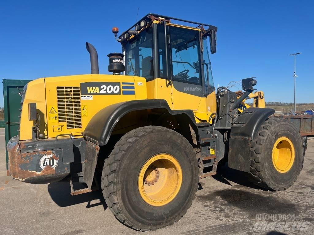 Komatsu WA 200-7 Koparki gąsienicowe