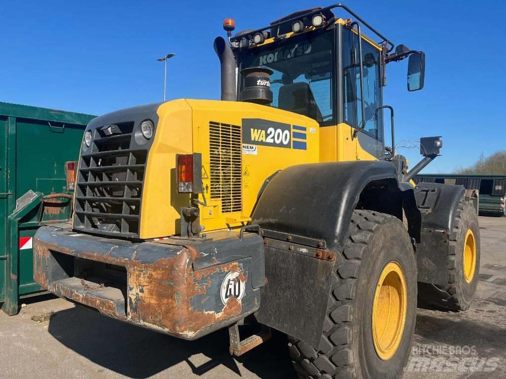 Komatsu WA 200-7 Koparki gąsienicowe