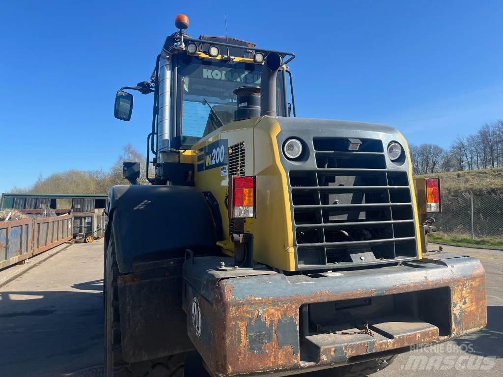 Komatsu WA 200-7 Koparki gąsienicowe