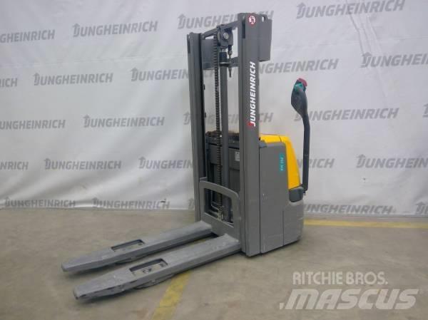 Jungheinrich EJC 112 Wózki widłowe unoszące z dyszlem