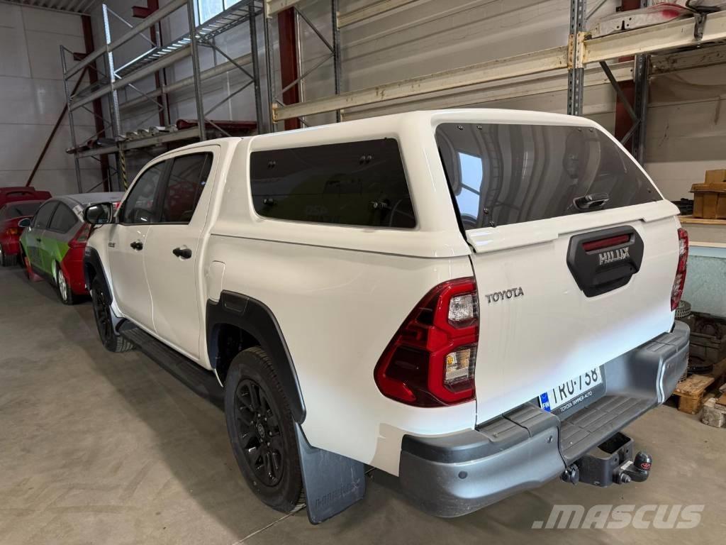 Toyota Hilux 2.8D Busy / Vany