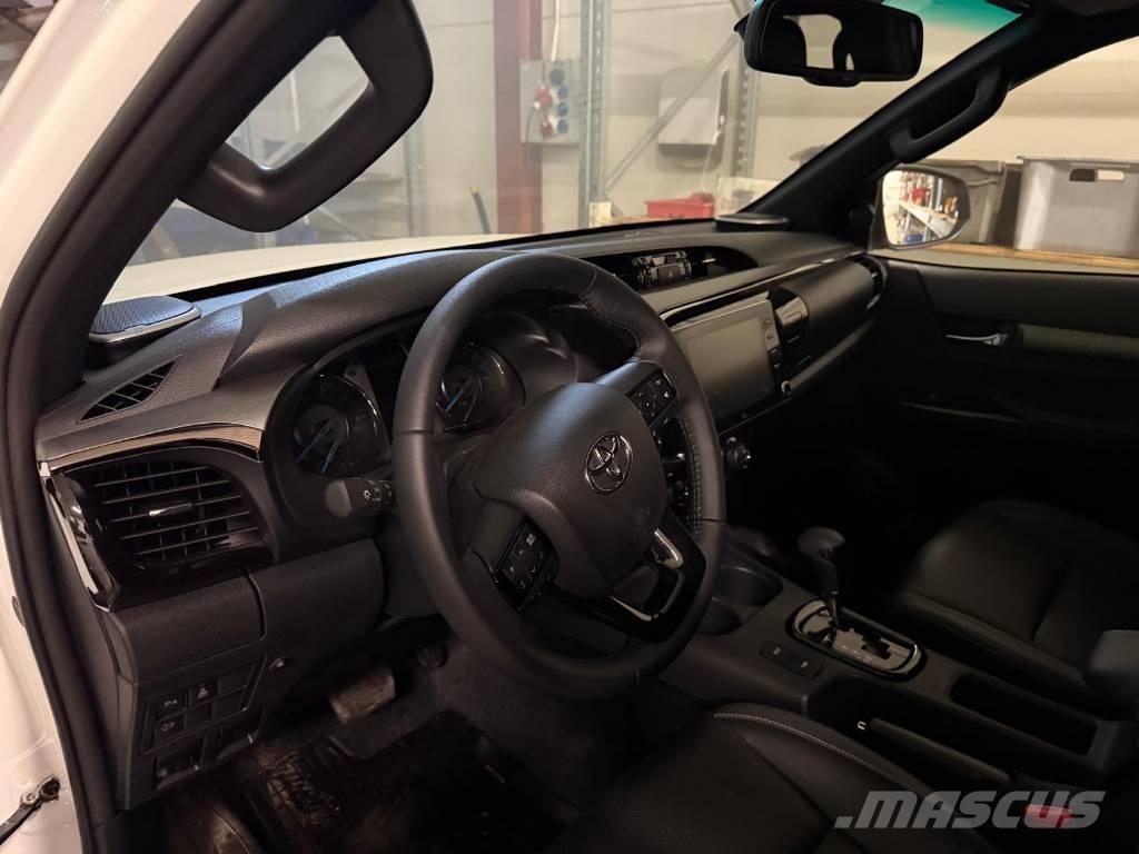 Toyota Hilux 2.8D Busy / Vany