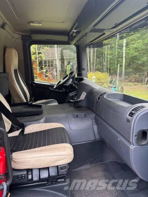 Scania P 230 Samochody ciężarowe ze skrzynią zamkniętą