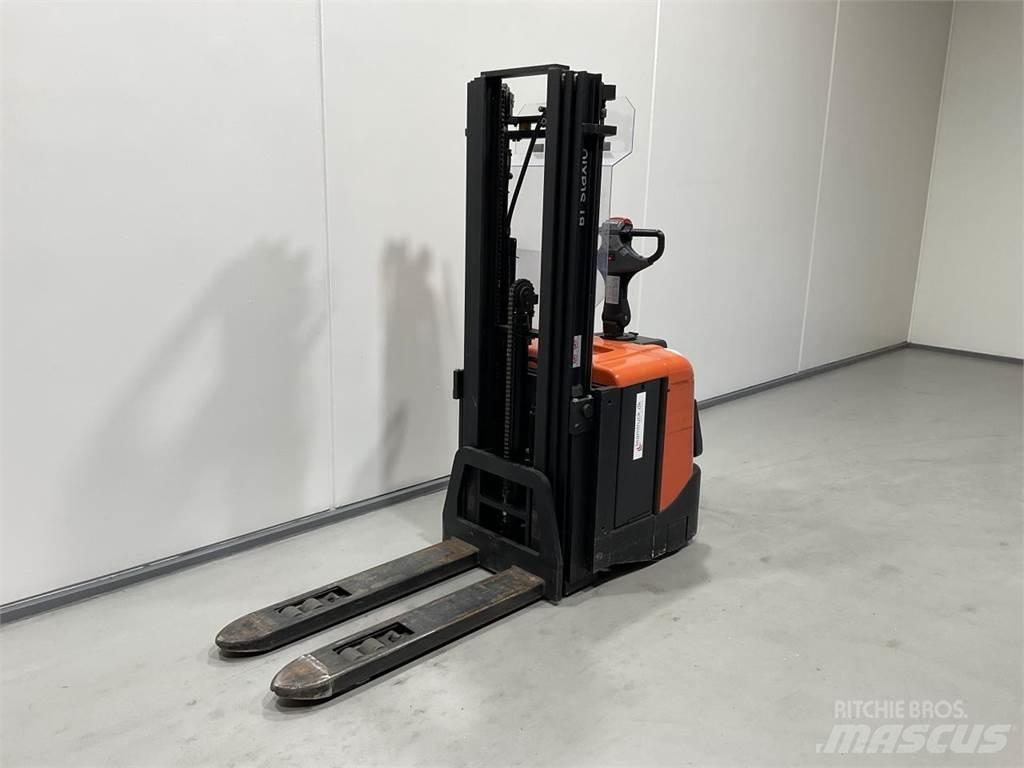 BT SPE125L Samojezdne maszyny do załadunku