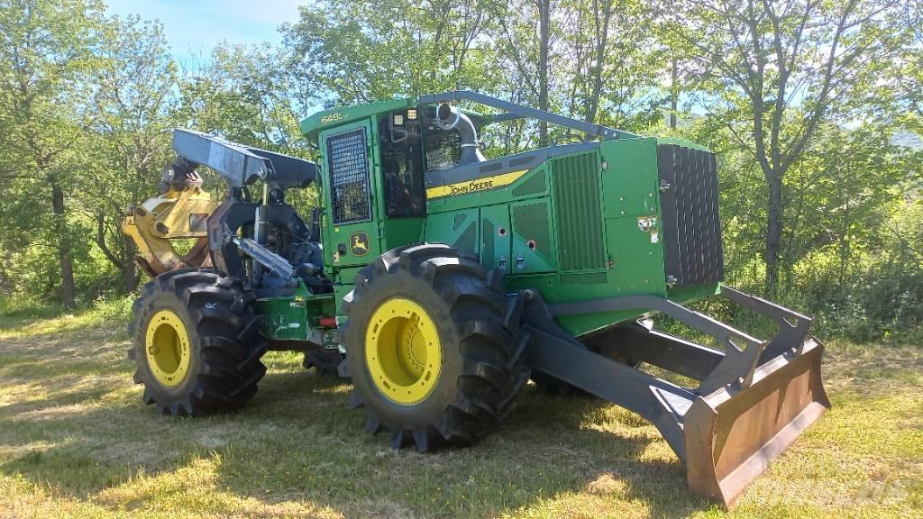 John Deere 648 L-II Skidery
