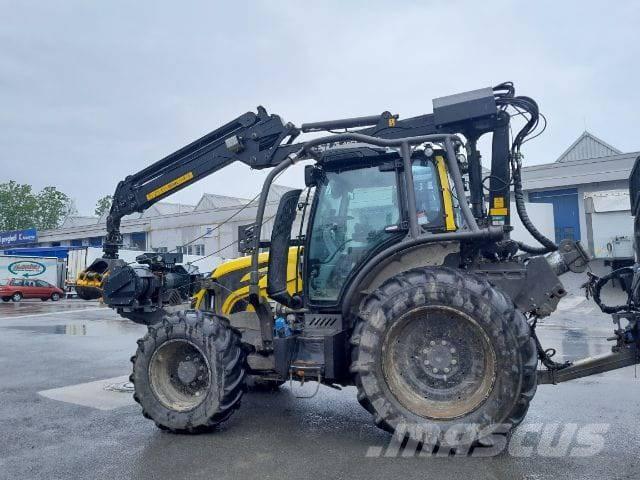 Valtra N153 Traktory leśne