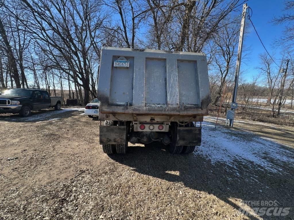 Sterling L 7500 Wywrotki